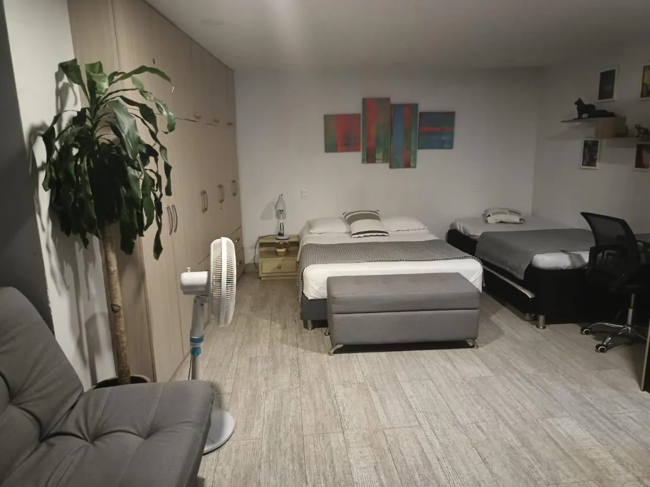 El Poblado 809 Acomodacion Familiar 1 A 5 Personas Medellín Lägenhet