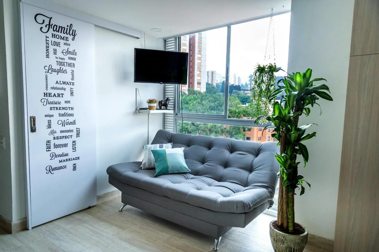 El Poblado 809 Acomodacion Familiar 1 A 5 Personas Medellin