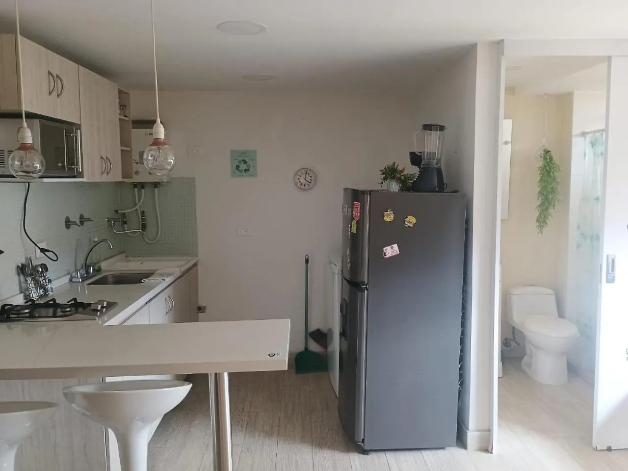 El Poblado 809 Acomodacion Familiar 1 A 5 Personas Medellin
