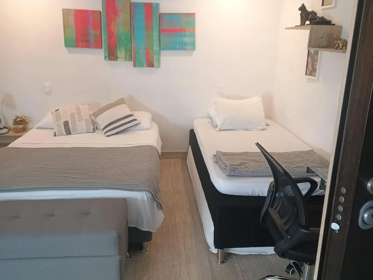 El Poblado 809 Acomodacion Familiar 1 A 5 Personas Μεντεγίν